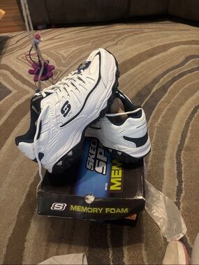 Men’s Skechers White and Navy Sporty Memory Foam Trainers